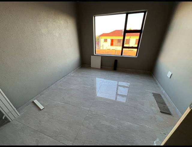 4 BEDROOM TOWNHOUSE FOR SALE IN STERPARK